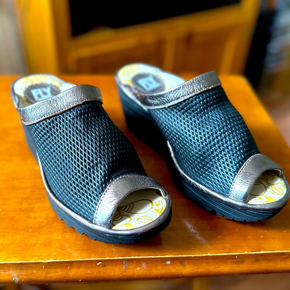 Fly London Mule